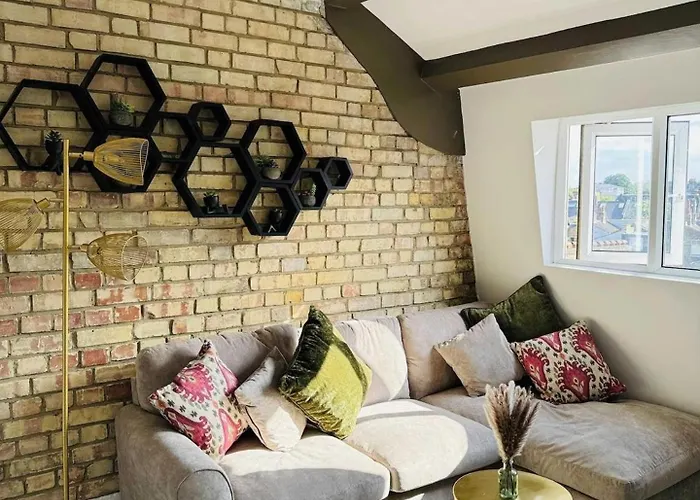 Stylish Two-Story London Retreat
