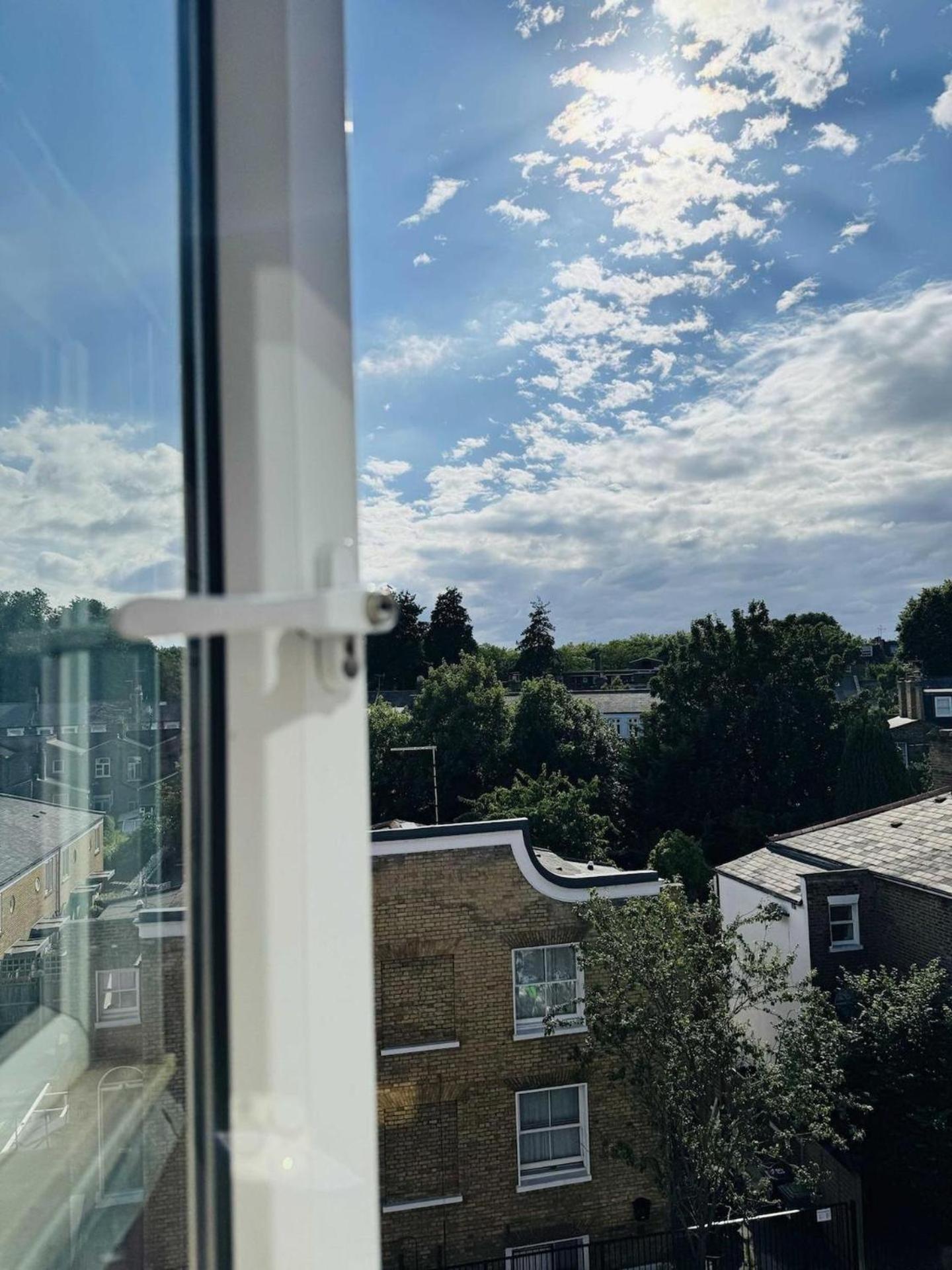Stylish Two-story Retreat * London